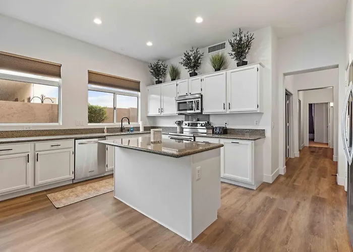 Holiday home Arizona Oasis W Pool Bbq Vaulted Ceilings *