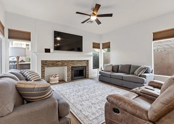 Arizona Oasis W Pool Bbq Vaulted Ceilings