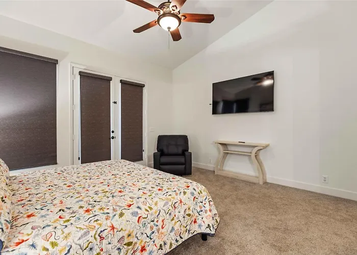 Arizona Oasis W Pool Bbq Vaulted Ceilings