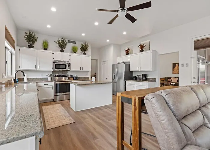 Arizona Oasis W Pool Bbq Vaulted Ceilings Mesa