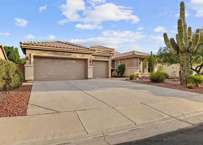 Arizona Oasis W Pool Bbq Vaulted Ceilings