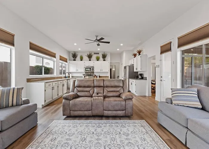 Holiday home Arizona Oasis W Pool Bbq Vaulted Ceilings